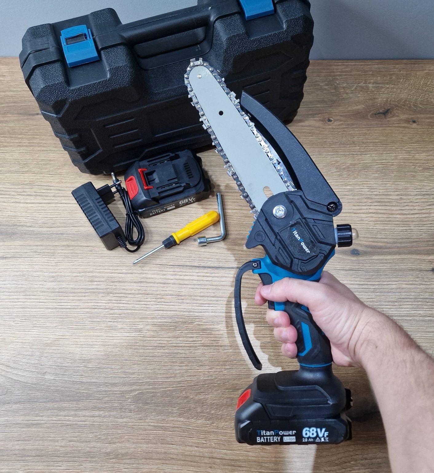 Elektricna aku ručna testera sa rezervoarom za ulje sa dve baterije Veliki mac